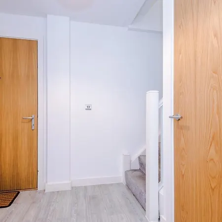 Monthly Special Salford Fully Equipped Kitchen Wifi Appartement