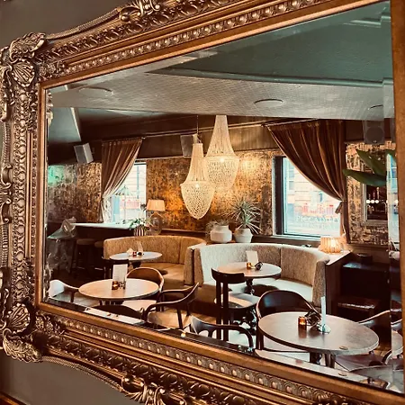 Piccadilly Szálloda *