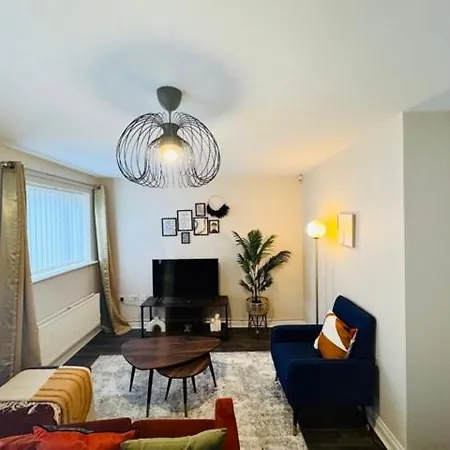 Modern Rooms In 4-Bed House - Walking Distance To Coop Live ,Etihad, Ancoats And City Centre
