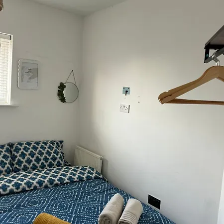 Modern Rooms In 4-Bed House - Walking Distance To Coop Live ,Etihad, Ancoats And City Centre Guest house Manchester