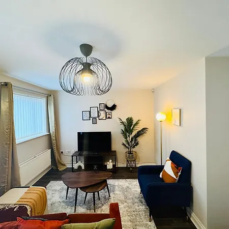 Modern Rooms In 4-Bed House - Walking Distance To Coop Live ,Etihad, Ancoats And City Centre