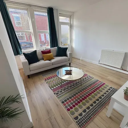 Levenshulme House - 2 Bedroom - Sleeps 6 - Free Parking & Wifi * Manchester