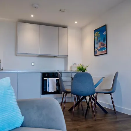 Lux Livin' - Luxury 2 Bed Penthouse Large Balcony