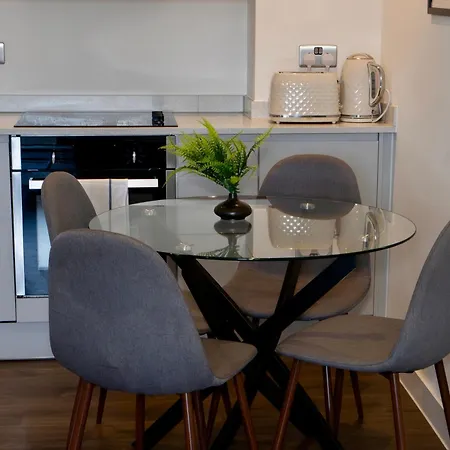 Lux Livin' - Luxury 2 Bed Penthouse Large Balcony *