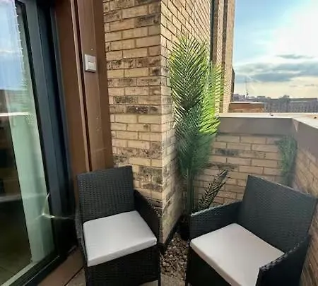 Lux Livin' - Luxury 2 Bed Penthouse Large Balcony מנצ'סטר