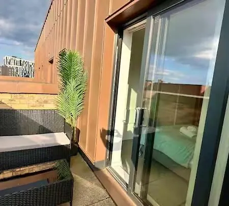 Lux Livin' - Luxury 2 Bed Penthouse Large Balcony