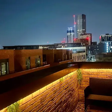 Апартаменты Lux Livin' - Luxury 2 Bed Penthouse Large Balcony *
