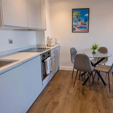 Lux Livin' - Luxury 2 Bed Penthouse Large Balcony *
