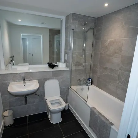 Lux Livin' - Luxury 2 Bed Penthouse Large Balcony *