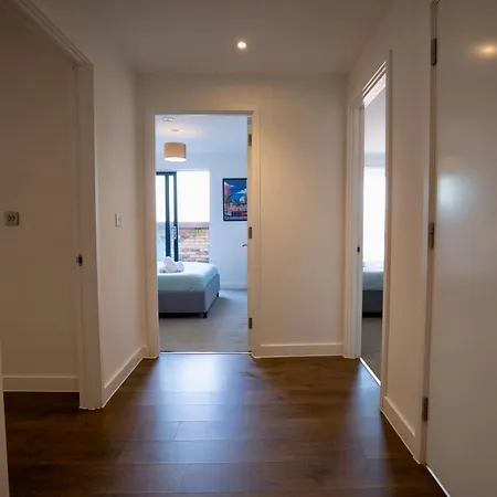 Lux Livin' - Luxury 2 Bed Penthouse Large Balcony *