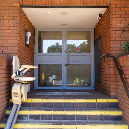 Modern And Cosy 1 Bedroom In The Heart Of In Trafford, Private Parking, Free Wi Fi, Self Check In And Late Check In Any Time Perfect Location Apartment Manchester