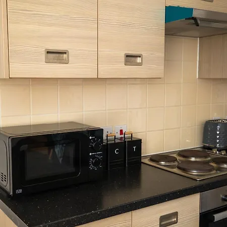 Modern And Cosy 1 Bedroom In The Heart Of In Trafford, Private Parking, Free Wi Fi, Self Check In And Late Check In Any Time Perfect Location * Manchester