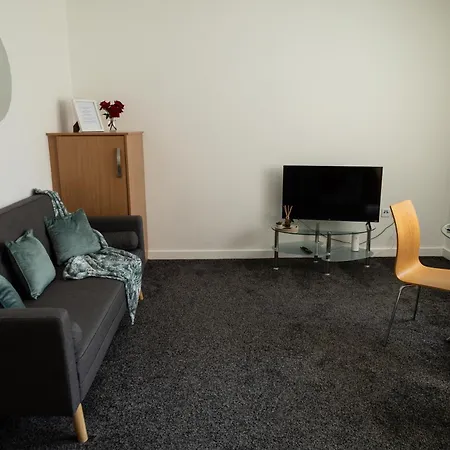 Daire The Trafford Luxe , Garage Parking, Self Check-in Anytime - Perfect For Late Arrivals, Ultra- Fast Wi-fi, 5 Mins To Old Trafford Stadium Manchester