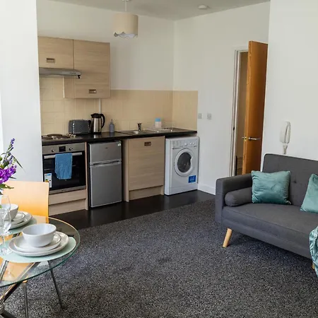 Apartment Modern And Cosy 1 Bedroom In The Heart Of In Trafford, Private Parking, Free Wi Fi, Self Check In And Late Check In Any Time Perfect Location Manchester