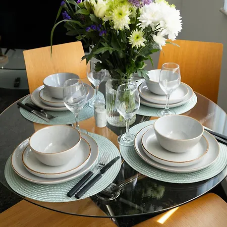 Daire The Trafford Luxe , Garage Parking, Self Check-in Anytime - Perfect For Late Arrivals, Ultra- Fast Wi-fi, 5 Mins To Old Trafford Stadium Manchester
