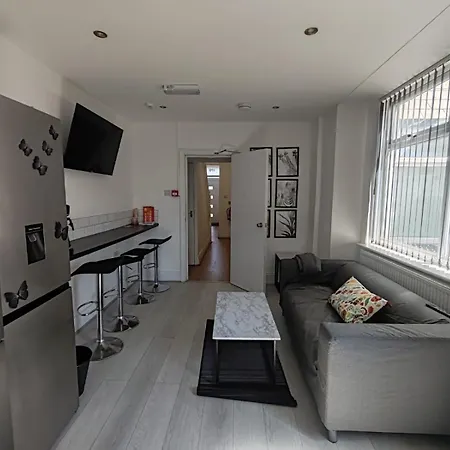 The Cosy Nook 3-4-7 *