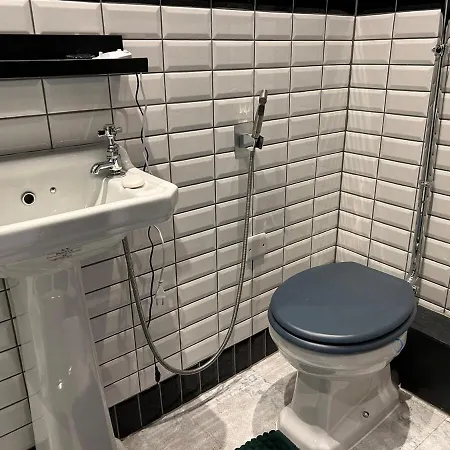 - Deansgate Luxe Apartment