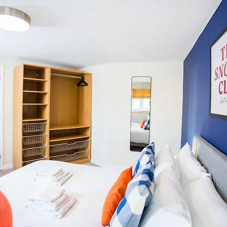 Comfy 3br - Near Deansgate - Perfect For Work, Leisure & Stadium Visits With Parking بيت للعطل مانشستر