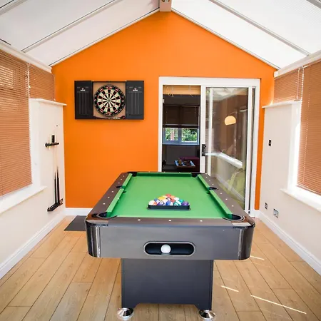 Comfy 3br - Near Deansgate - Perfect For Work, Leisure & Stadium Visits With Parking