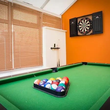 Dom wakacyjny Comfy 3br - Near Deansgate - Perfect For Work, Leisure & Stadium Visits With Parking