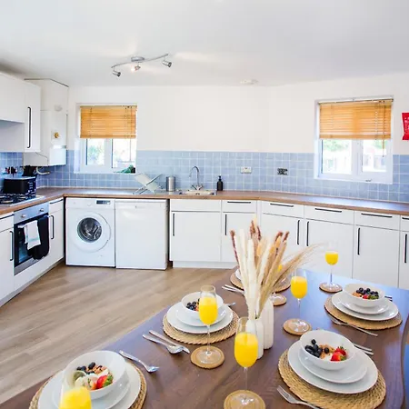 Comfy 3br - Near Deansgate - Perfect For Work, Leisure & Stadium Visits With Parking Dom wakacyjny Manchester