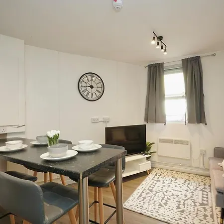 Modern By Arndale Center Apartment *