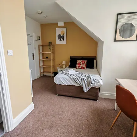 The Cosy Nook 3-4-7 *