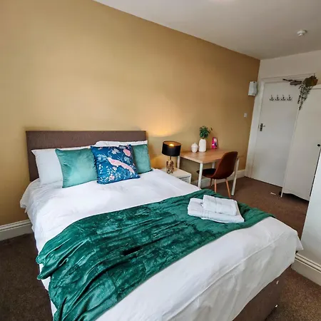 The Cosy Nook 3-4-7 *
