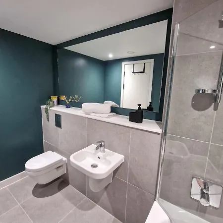 Sleeps 8 Penthouse By Superhost *