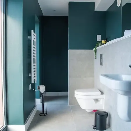 Sleeps 8 Penthouse By Superhost