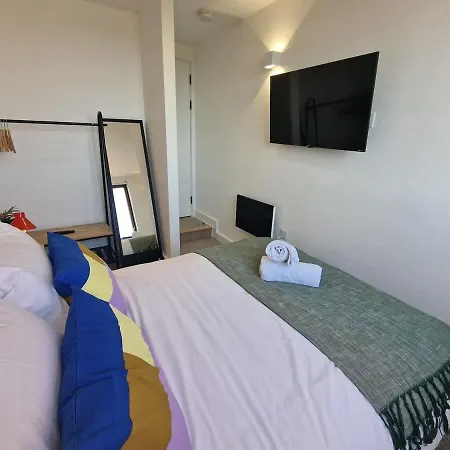Sleeps 8 Penthouse By Superhost *