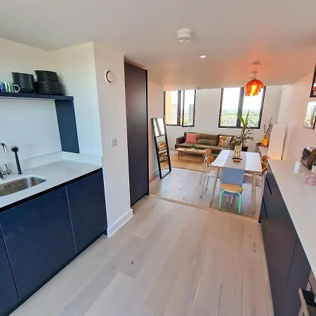 Апартаменты Sleeps 8 Penthouse By Superhost
