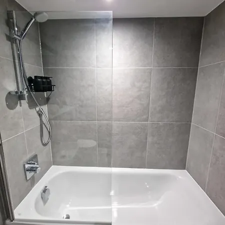Sleeps 8 Penthouse By Superhost *
