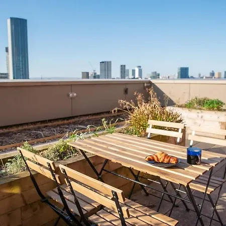 Sleeps 8 Penthouse By Superhost * Manchester