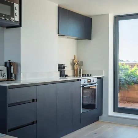 Sleeps 8 Penthouse By Superhost *