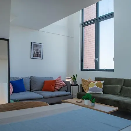 Sleeps 8 Penthouse By Superhost *