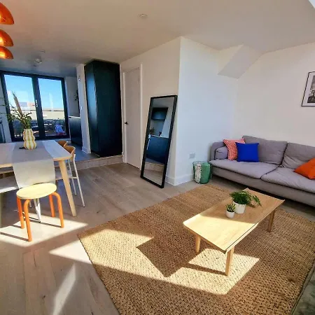 Sleeps 8 Penthouse By Superhost Manchester