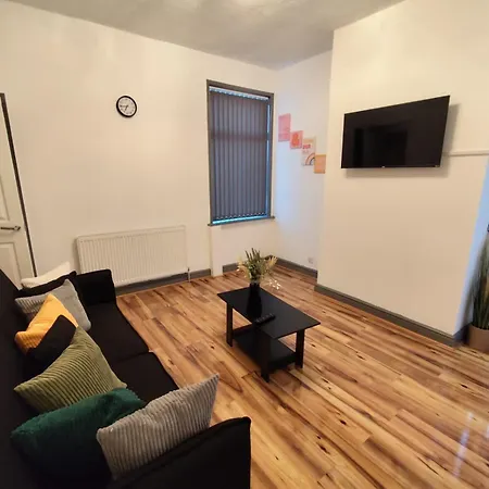 Double-bedroom In The Heart Of Harpurhey A4 Perfect For Short Affittacamere *