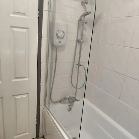 Double-bedroom In The Heart Of Harpurhey Perfect For Short Guest house Manchester