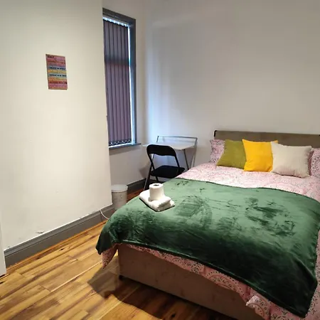 Double-bedroom In The Heart Of Harpurhey Perfect For Short Guest house