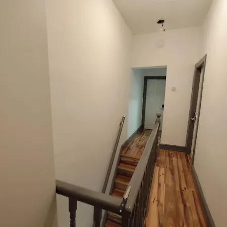 Double-bedroom In The Heart Of Harpurhey Perfect For Short בית הארחה *
