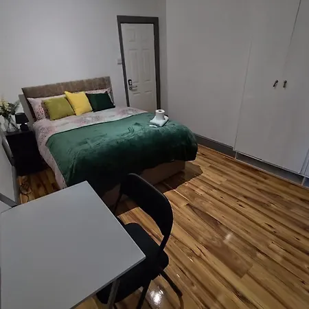 Double-bedroom In The Heart Of Harpurhey A2 Perfect For Short Pensjonat Manchester