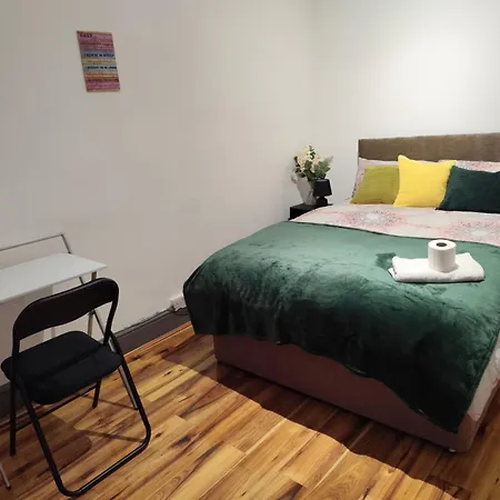 Pensjonat Double-bedroom In The Heart Of Harpurhey A2 Perfect For Short *