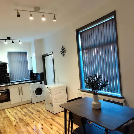 Pensjonat Double-bedroom In The Heart Of Harpurhey A2 Perfect For Short