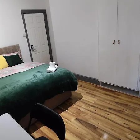 Double-bedroom In The Heart Of Harpurhey Perfect For Short Guest house