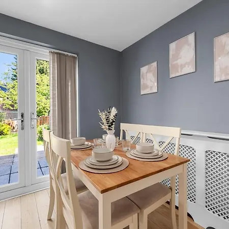 Stylish 3 Bedroom House Free Parking * マンチェスター