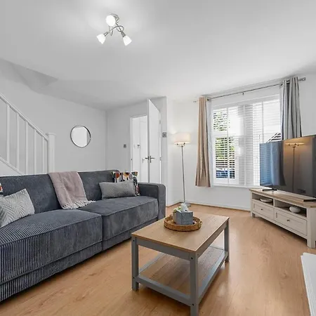 Stylish 3 Bedroom House Free Parking 別荘