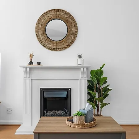 Stylish 3 Bedroom House Free Parking Manchester