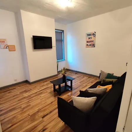 Double-bedroom In The Heart Of Harpurhey Perfect For Short Guest house