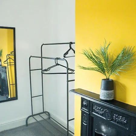 Cozy Retreat With 2 Bedrooms בית נופש *